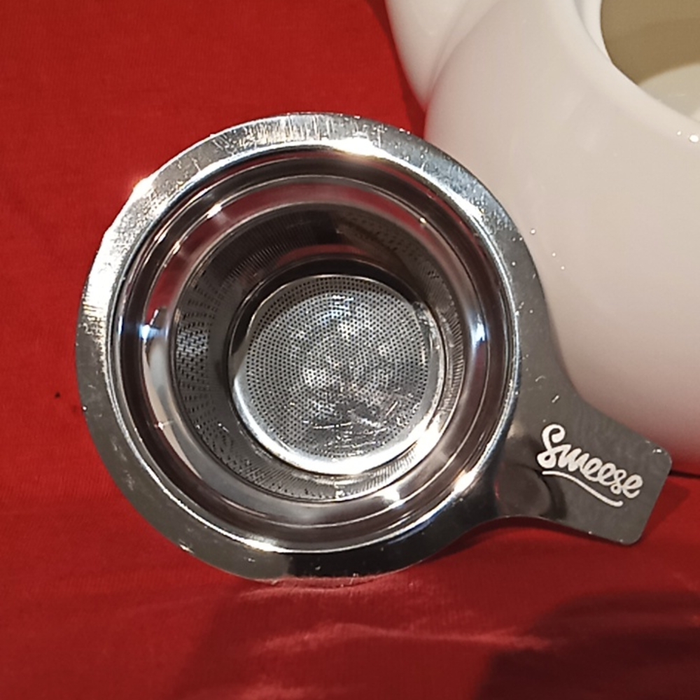 SWEESE Porcelain Tea Pot With Stainless Steel Infuser. 27 oz. Flawless Condition - Picture 11 of 16